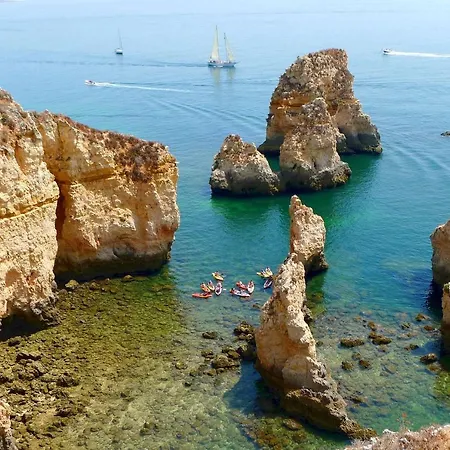 Charming Apartment: Pool View Retreat Albufeira