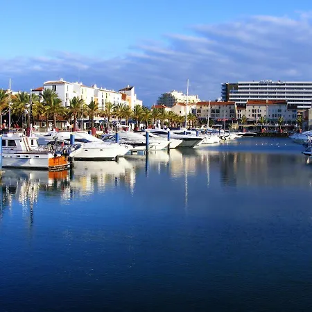 Charming Apartment: Pool View Retreat Albufeira