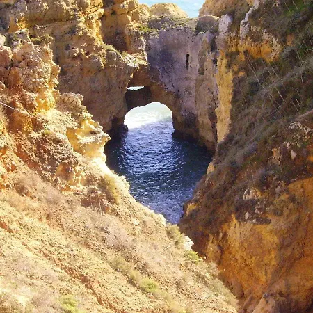 Charming Apartment: Pool View Retreat Albufeira