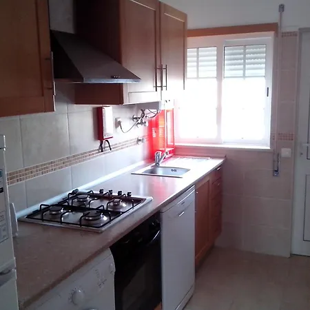 Charming Apartment: Pool View Retreat Albufeira