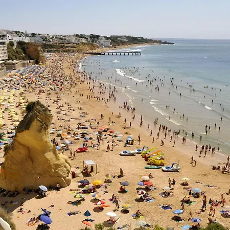 Charming Apartment: Pool View Retreat Albufeira