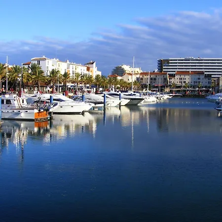 Charming Apartment: Pool View Retreat Albufeira
